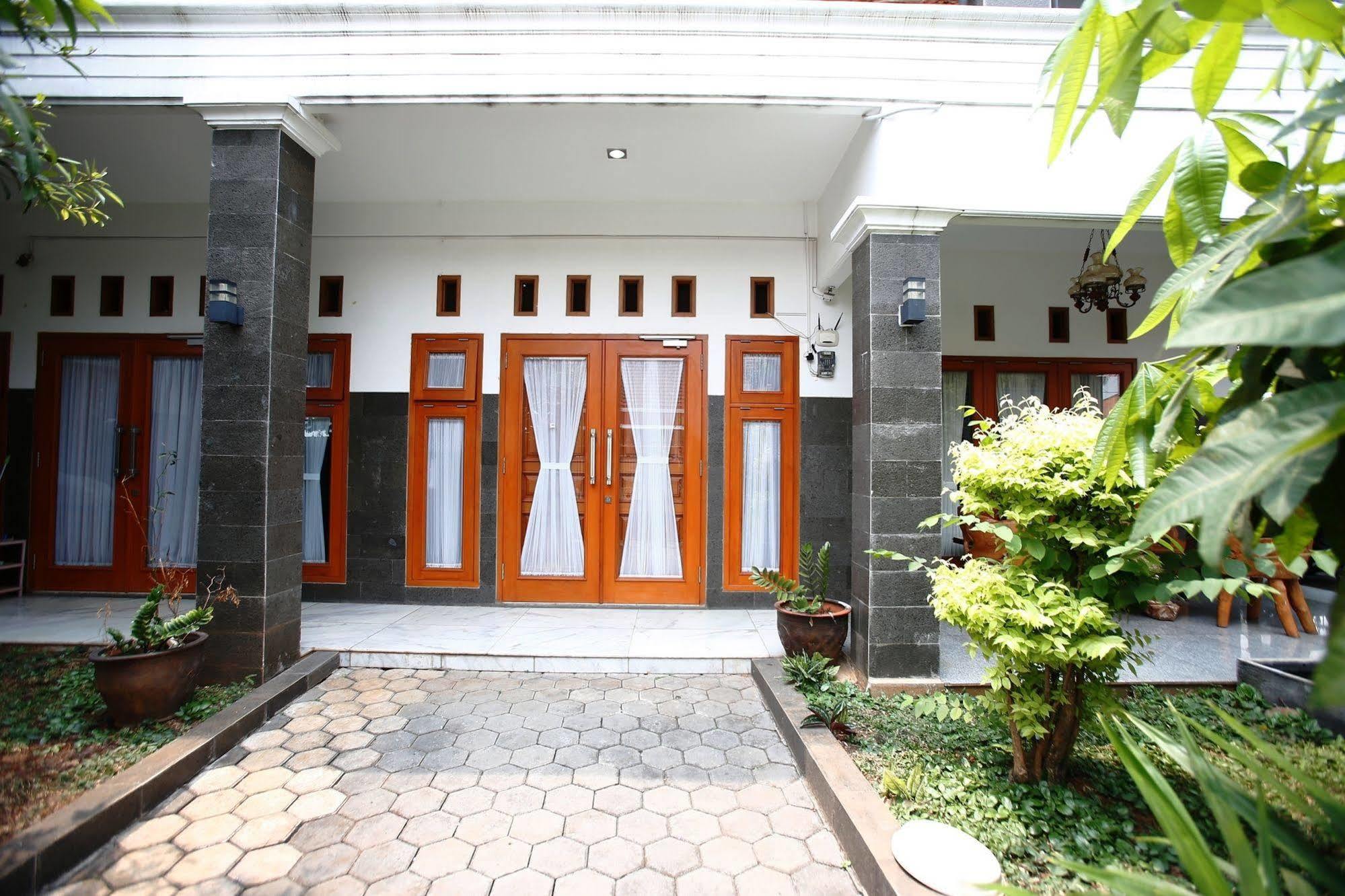 Reddoorz @ Ragunan 2*
